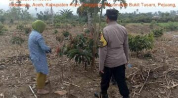 Polisi Bersama Masyarakat, Kapolsek Bukit Tusam Tingkatkan Patroli K2YD, Sampaikan Sosialisasi Bahaya Karhutla